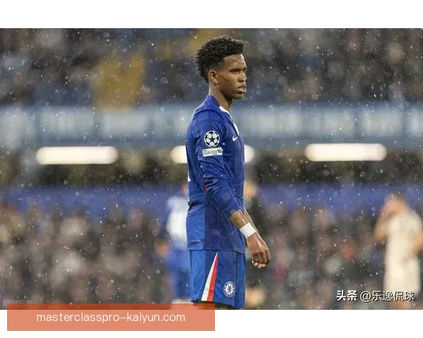 足球新星全榜持续提升，备受关注的年轻球员正掀起新一轮热潮。